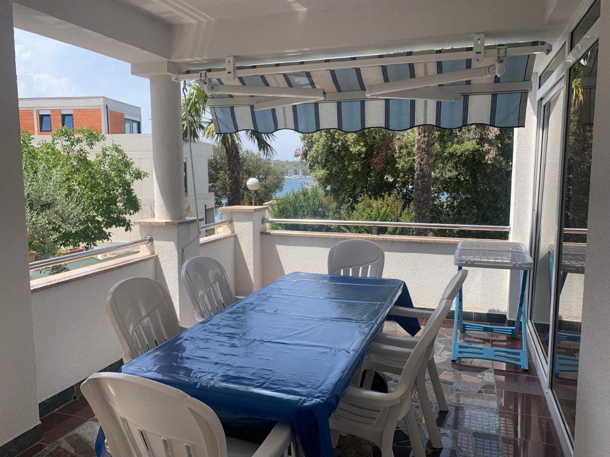 Apartmani Auer Pjescana Uvala Exterior foto
