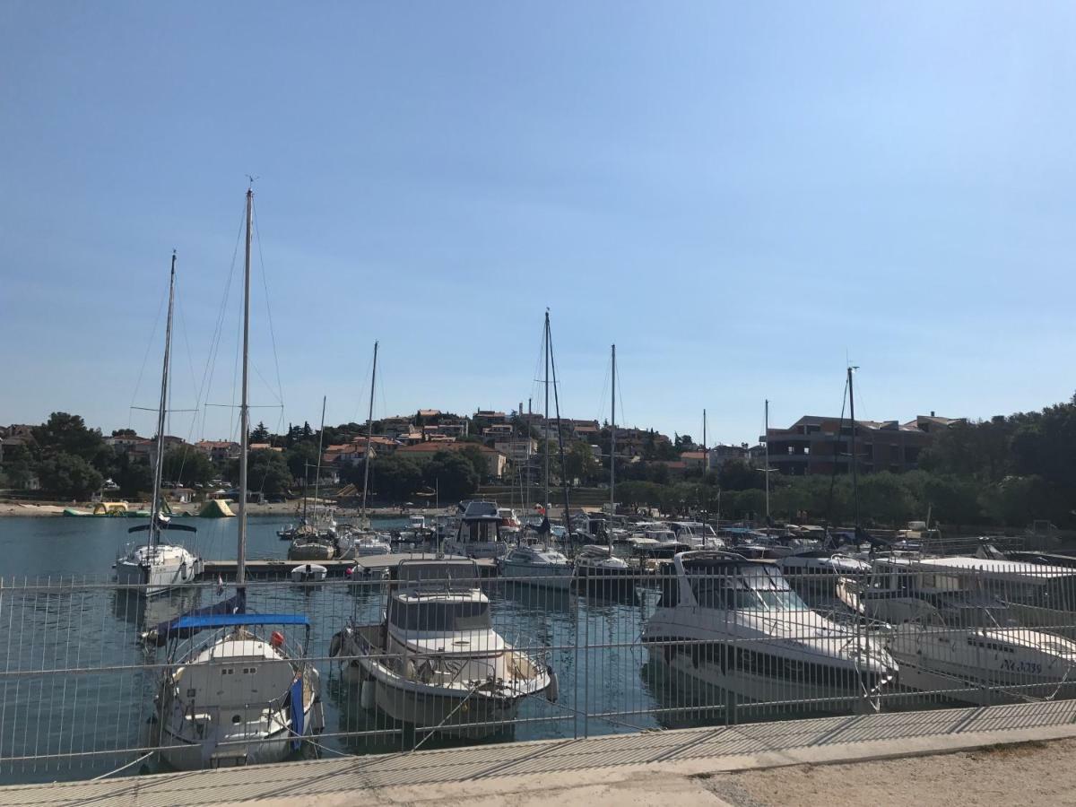 Apartmani Auer Pjescana Uvala Exterior foto