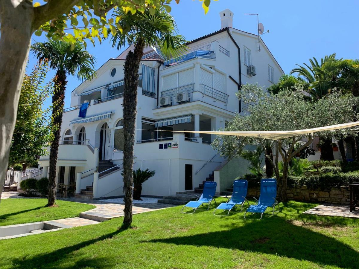 Apartmani Auer Pjescana Uvala Exterior foto