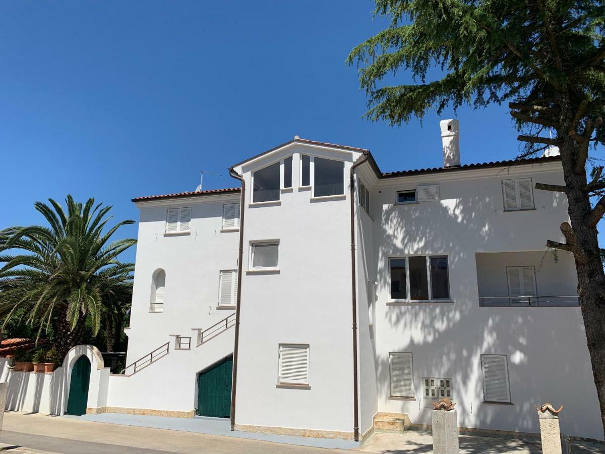 Apartmani Auer Pjescana Uvala Exterior foto